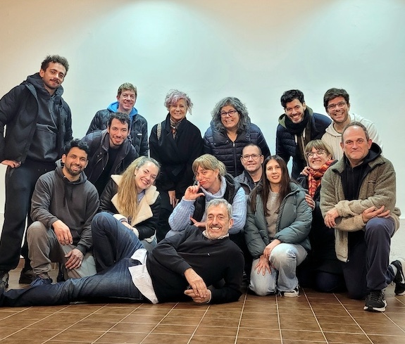 [Equipo de avanzados en escena]