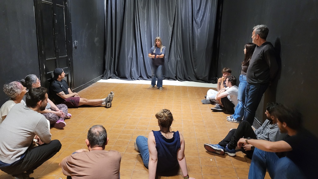 [Alumnos realizando juegos teatrales]